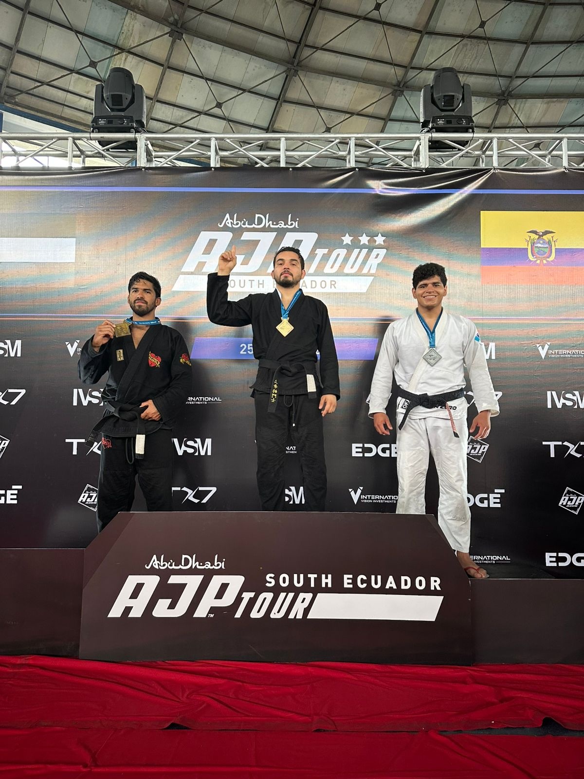 Podio del torneo AJP Tour South Ecuador