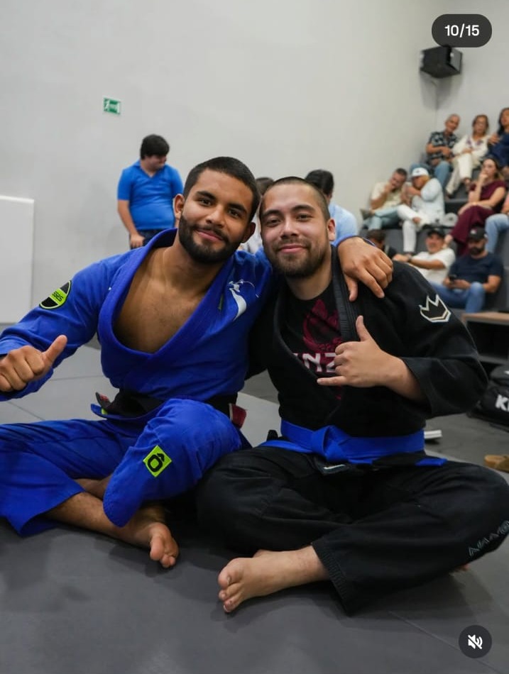 Compañeros de entrenamiento en la academia